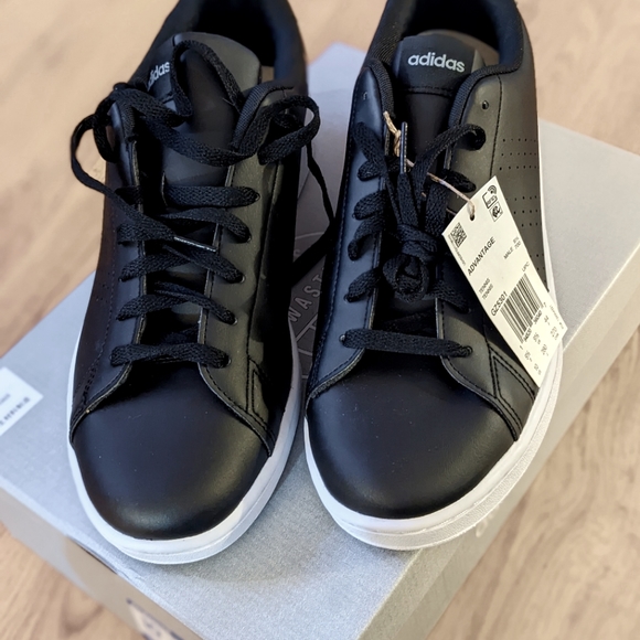 Adidas Advtanage NWT - Picture 2 of 4